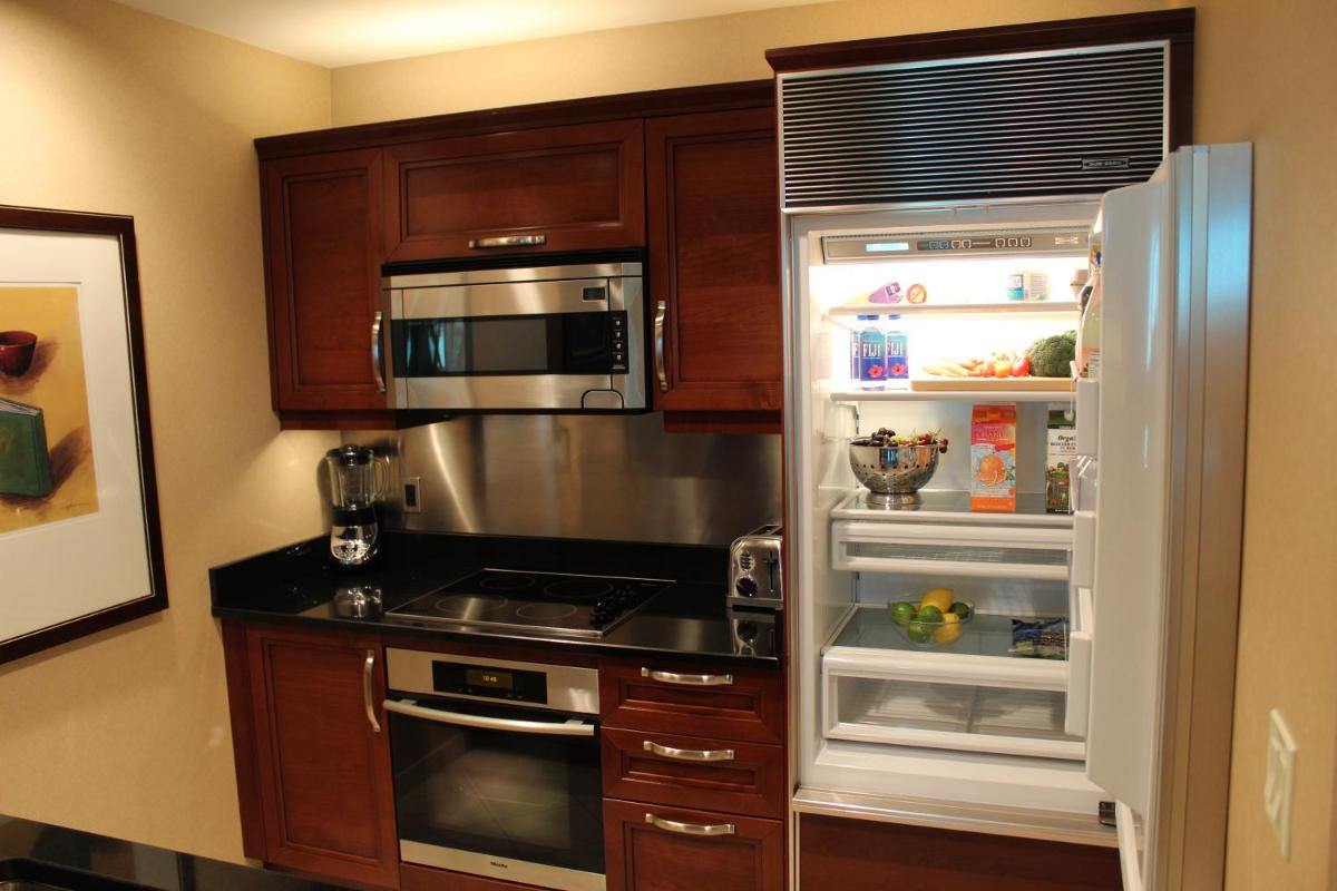 Luxury Suites International at The Signature - image 6