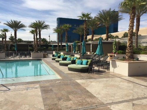 Luxury Suites International at The Signature - image 8