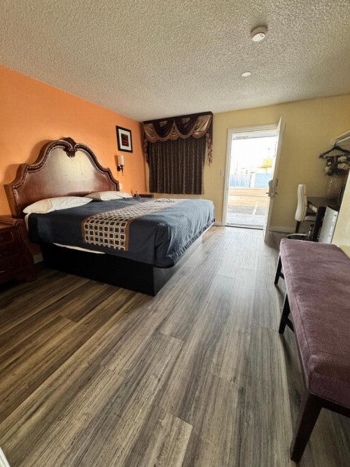 Walden Motel - image 10