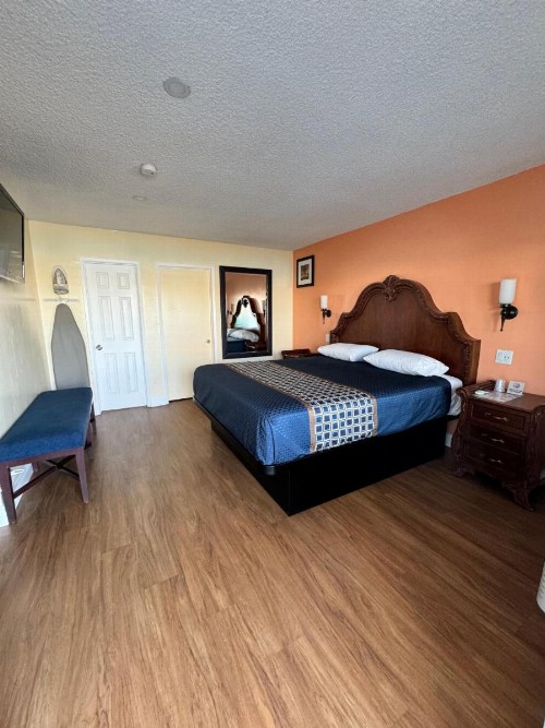 Walden Motel - image 12