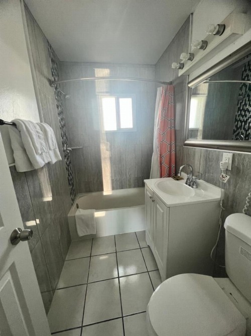 Walden Motel - image 27