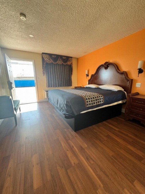 Walden Motel - image 3