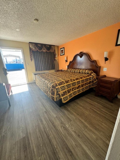 Walden Motel - image 7