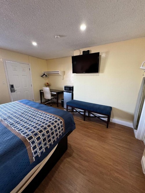 Walden Motel - image 8