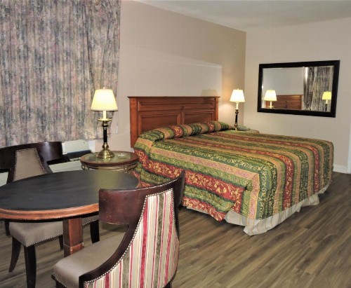 American Inn - image 11