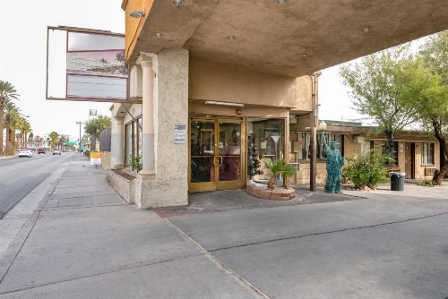 OYO Hotel Las Vegas Oasis - image 35