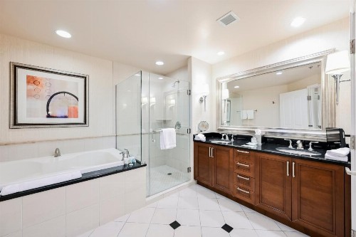 Penthouse Suite with Strip View at The Signature At MGM Grand - image 22