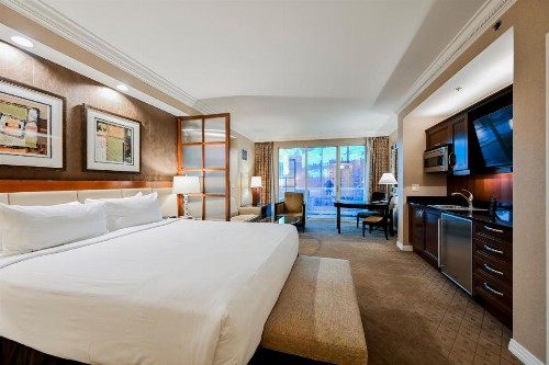 Penthouse Suite with Strip View at The Signature At MGM Grand - image 23