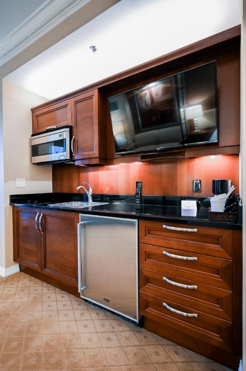 Penthouse Suite with Strip View at The Signature At MGM Grand - image 31