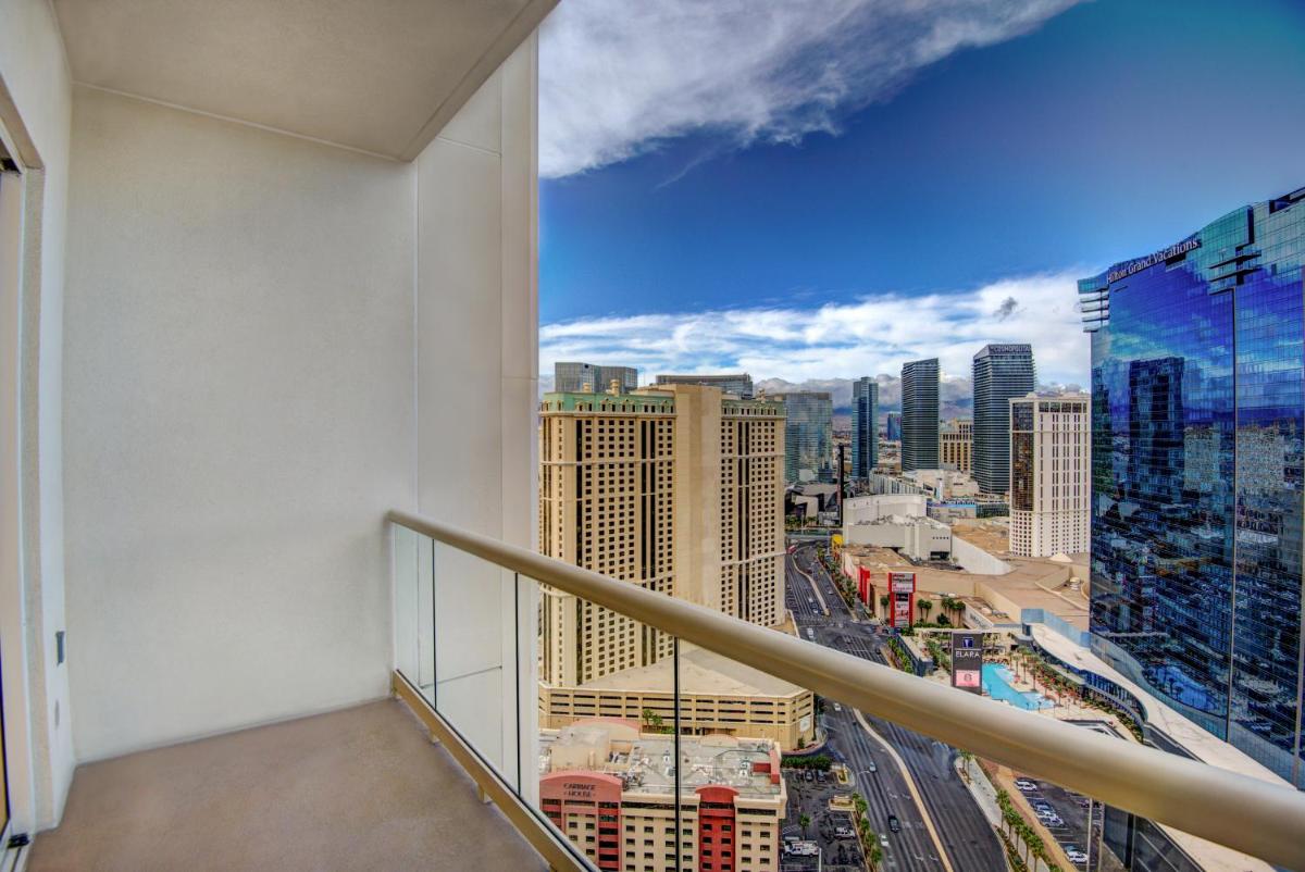 Penthouse Suite with Strip View at The Signature At MGM Grand - image 5
