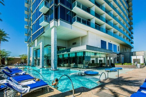 Luxury Suites at Palms Place - image 10