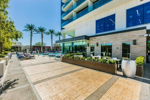 Luxury Suites at Palms Place - image 9