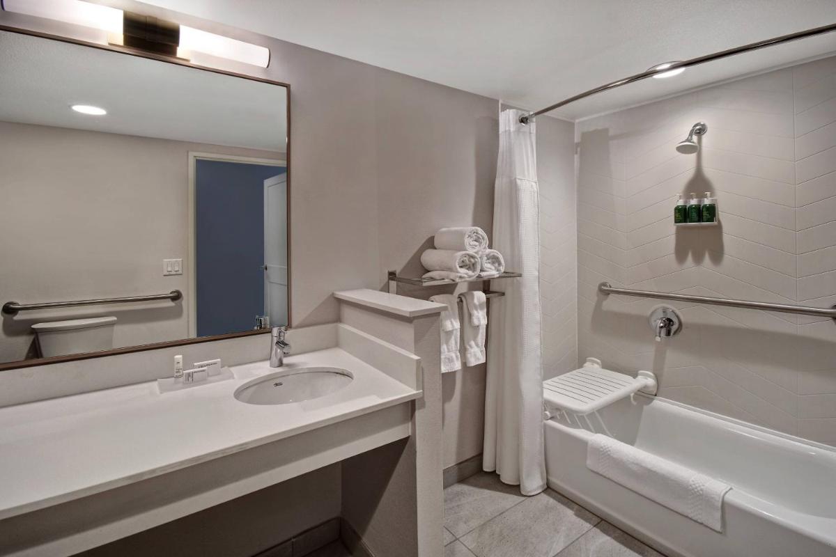 Fairfield Inn & Suites Las Vegas Airport South - image 4