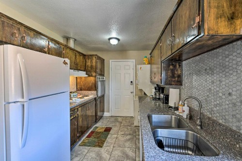 Vintage Downtown Vegas Retreat Less Than 3 Miles to Strip! - image 11