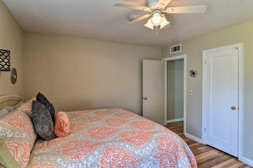 Vintage Downtown Vegas Retreat Less Than 3 Miles to Strip! - image 12