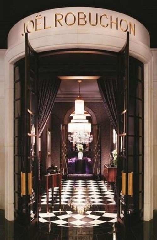 The Signature at MGM Grand by Suiteness - image 10