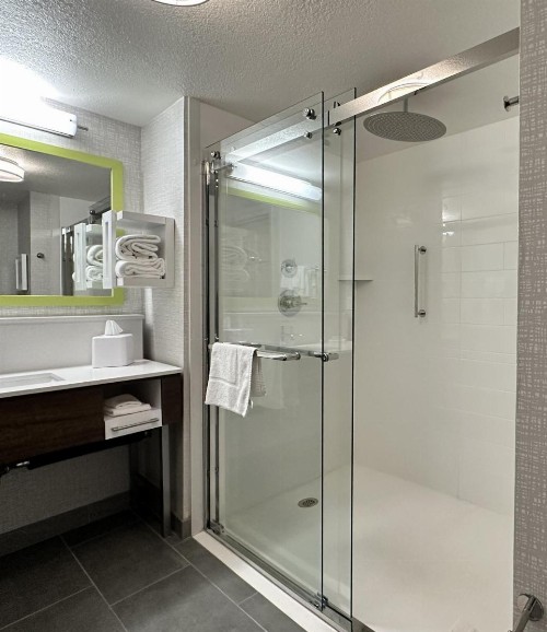 Hampton Inn & Suites Lathrop - image 3