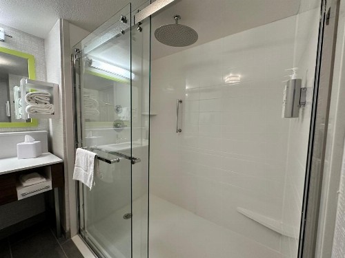 Hampton Inn & Suites Lathrop - image 5