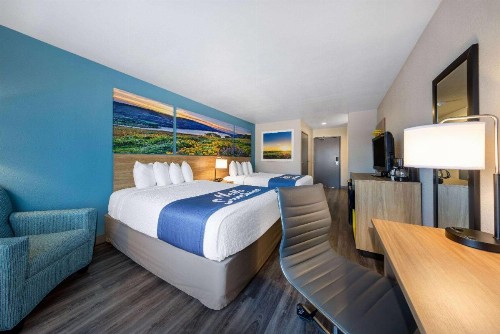 Days Inn by Wyndham Lathrop - image 11