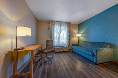 Days Inn by Wyndham Lathrop - image 17