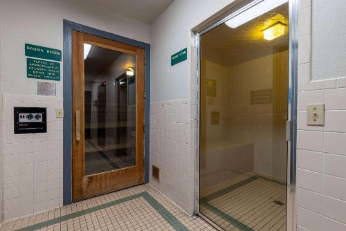 Days Inn by Wyndham Lathrop - image 21