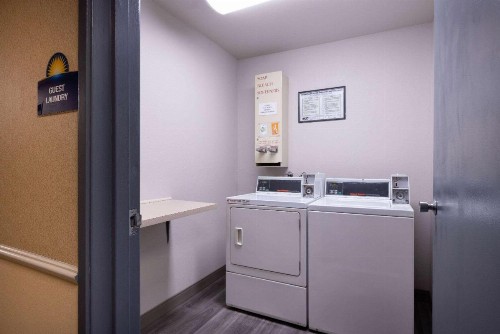 Days Inn by Wyndham Lathrop - image 25