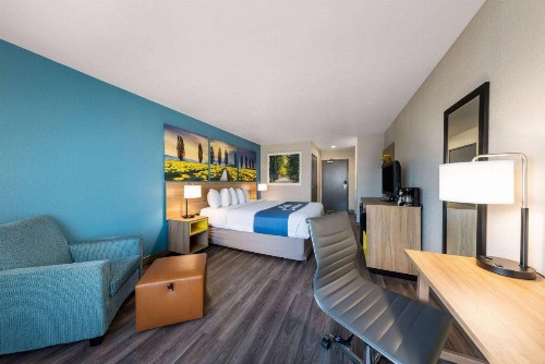 Days Inn by Wyndham Lathrop - image 8