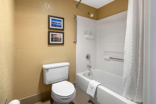 Comfort Inn Lathrop Stockton Airport - image 17