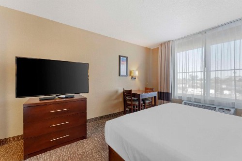 Comfort Inn Lathrop Stockton Airport - image 3