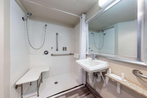 Comfort Inn Lathrop Stockton Airport - image 37