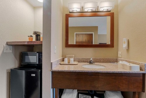 Comfort Inn Lathrop Stockton Airport - image 50