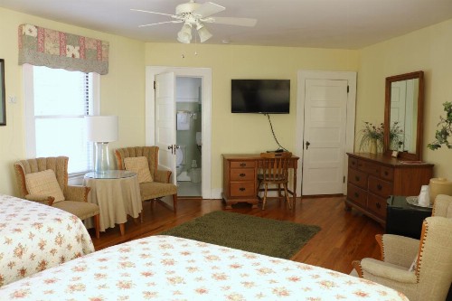 Echo Mountain Inn - image 30