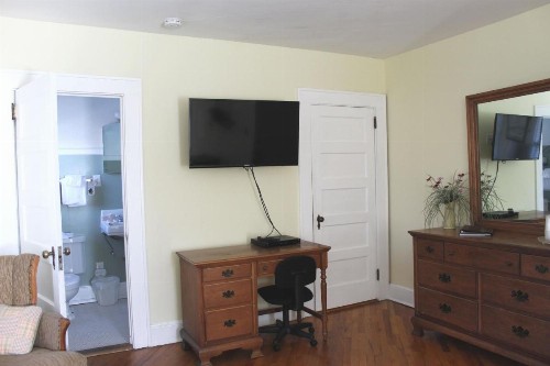 Echo Mountain Inn - image 31