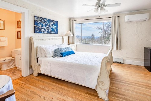 Echo Mountain Inn - image 15