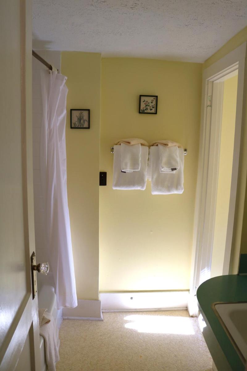 Echo Mountain Inn - image 2