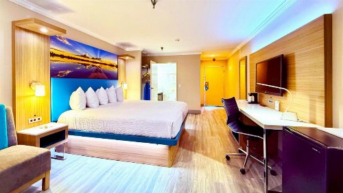 Days Inn by Wyndham Los Angeles LAX/ Redondo&ManhattanBeach - image 1