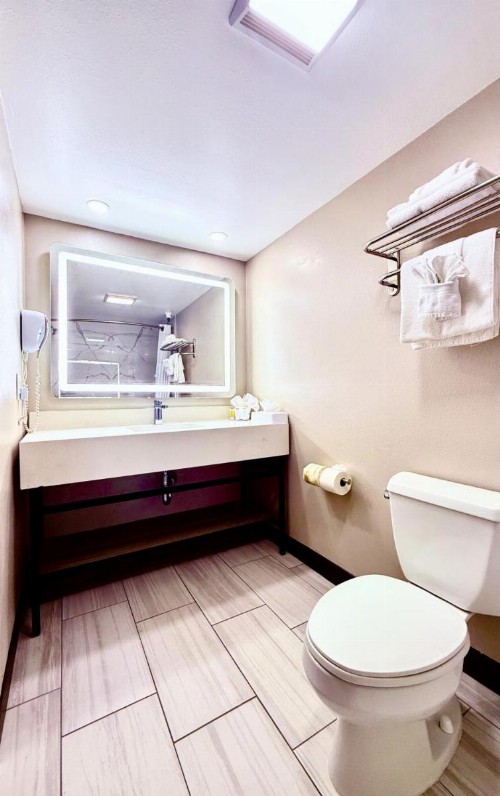 Days Inn by Wyndham Los Angeles LAX/ Redondo&ManhattanBeach - image 7