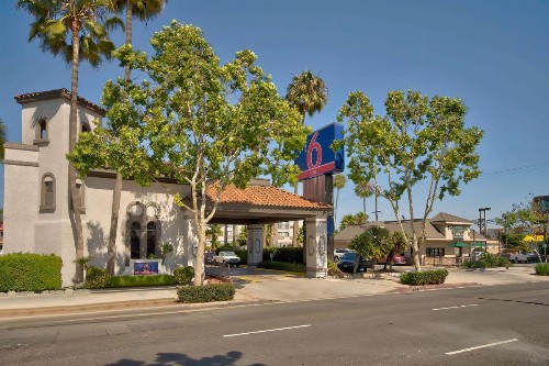 Baymont by Wyndham LAX/Lawndale - image 3