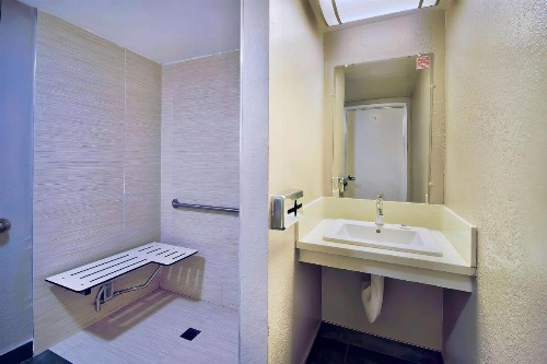 Baymont by Wyndham LAX/Lawndale - image 41