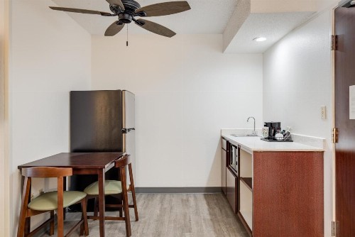 SpringHill Suites by Marriott Lawton - image 33