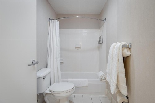SpringHill Suites by Marriott Lawton - image 50