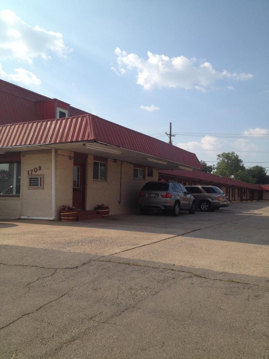 Deluxe Inn Lawton - main image