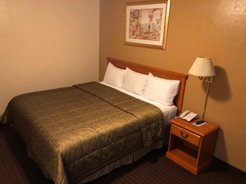 Deluxe Inn Lawton - image 2