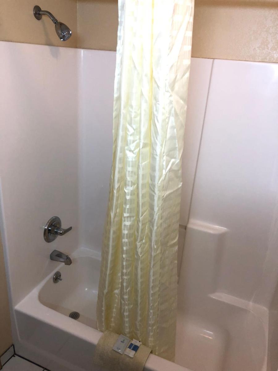 Deluxe Inn Lawton - image 5