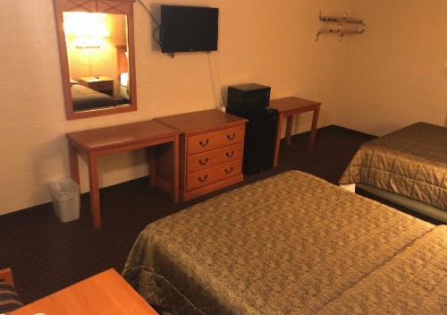 Deluxe Inn Lawton - image 7