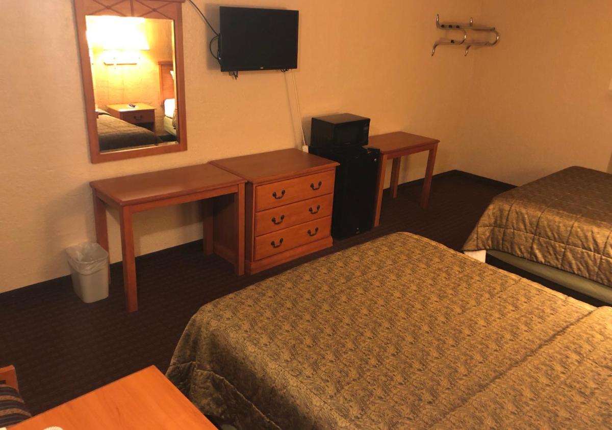 Deluxe Inn Lawton - image 7