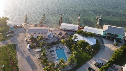 Edgewater Lodge - image 40