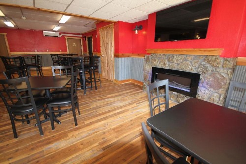 Blackstone Lodge and Suites - image 2
