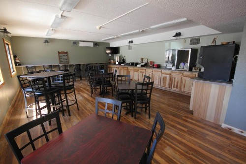 Blackstone Lodge and Suites - image 3