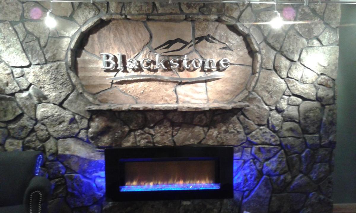 Blackstone Lodge and Suites - image 5